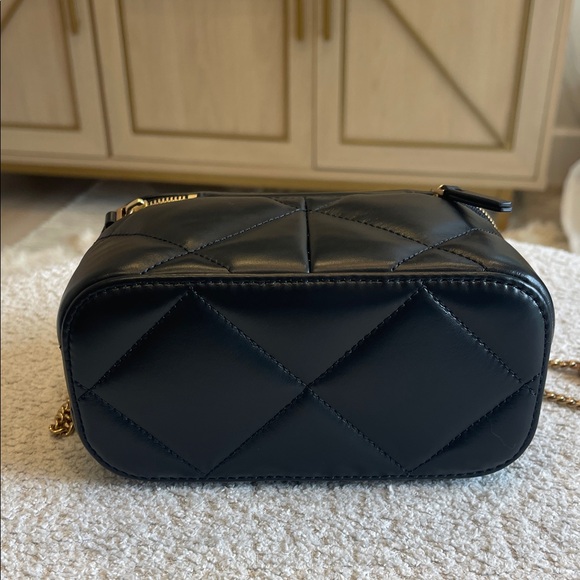 TORY BURCH KIRA DIAMOND QUILT CHARM EAST-WEST VANITY CASE - Picture 9 of 9